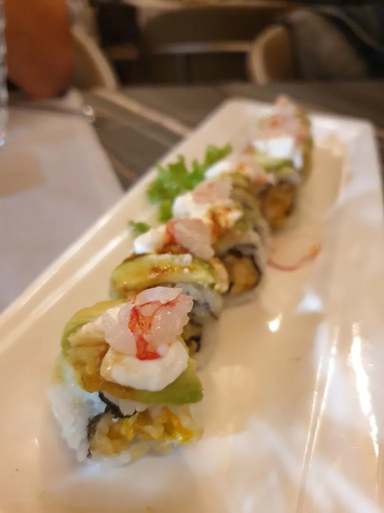 Gaël Misselyn_Sushi shou fusion restaurant_Novegro-Tregarezzo-San Felice_review