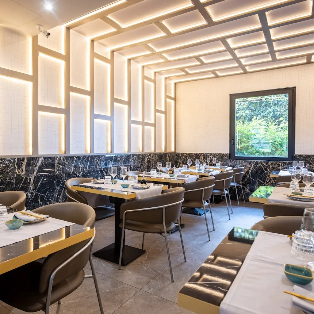 Sushi shou fusion restaurant restaurant in Novegro-Tregarezzo-San Felice