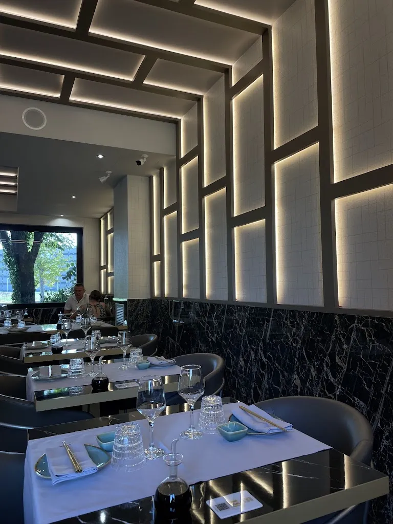 Sushi shou fusion restaurant_Novegro-Tregarezzo-San Felice_slider_image_3