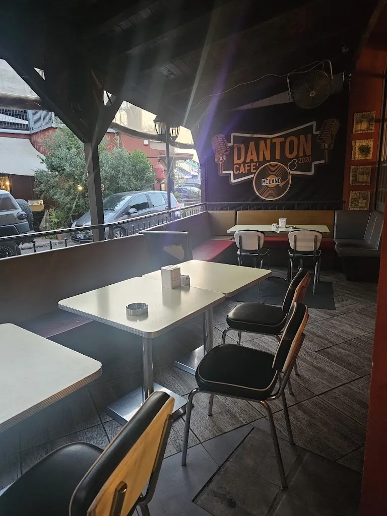 Chiara Rigamonti_Danton cafè_Novegro-Tregarezzo-San Felice_recensione