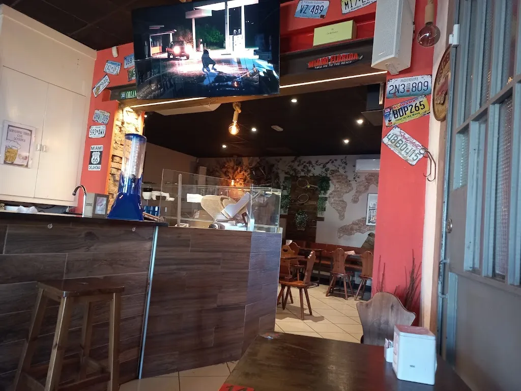 Danton cafè restaurant in Novegro-Tregarezzo-San Felice