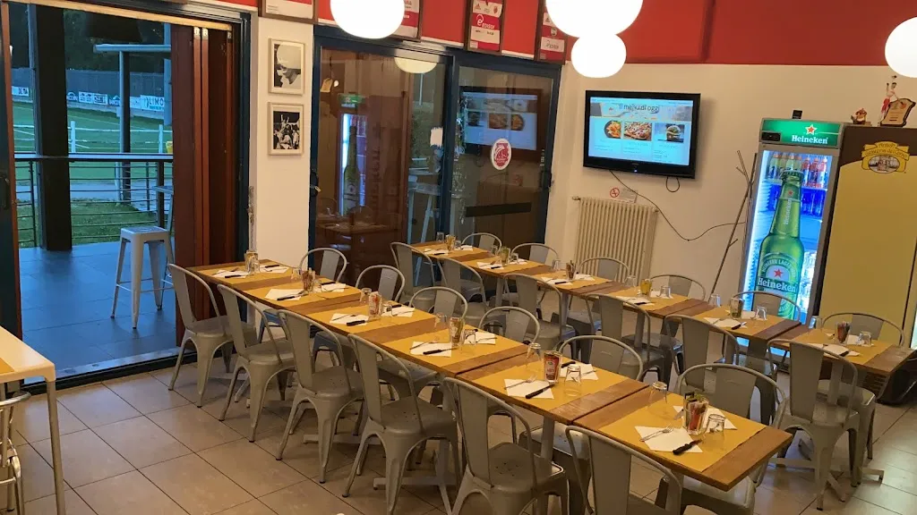La Bislunga clubhouse e cucina restaurant in Novegro-Tregarezzo-San Felice