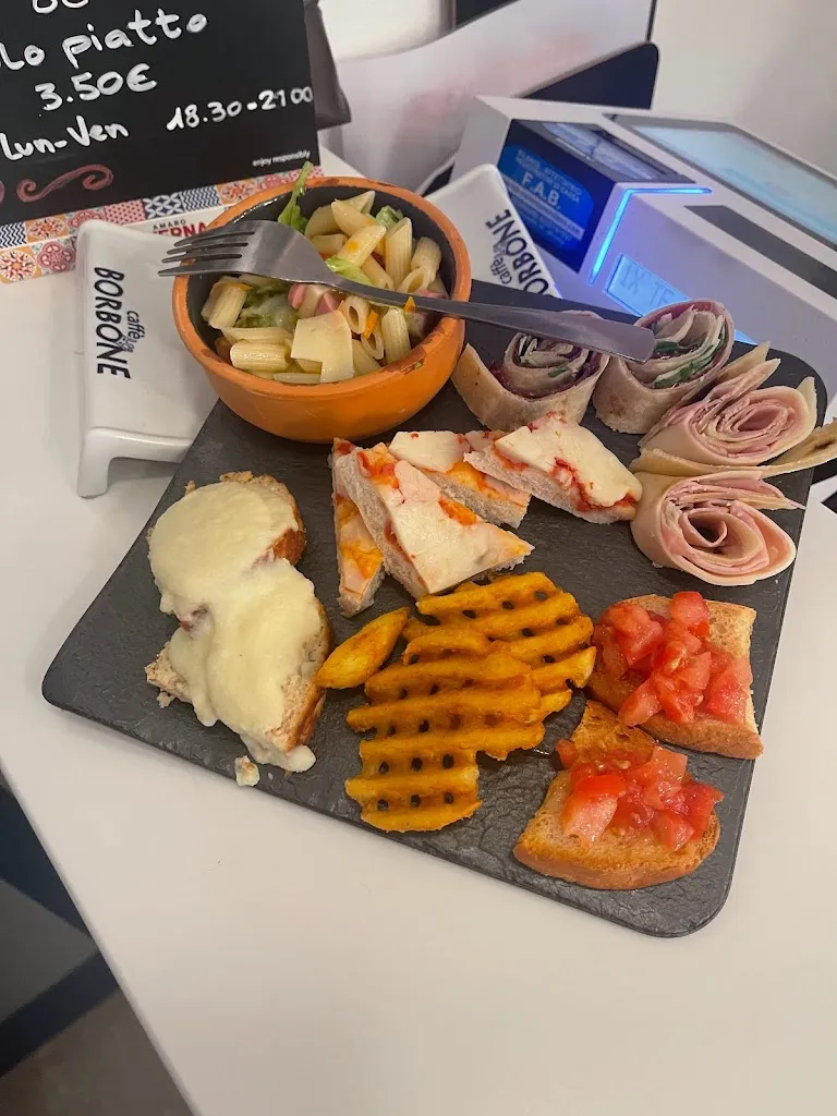 La Bislunga clubhouse e cucina_Novegro-Tregarezzo-San Felice_slider_image_3