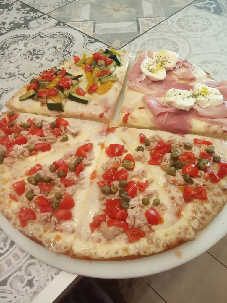 PIZZA DOC san felice_Novegro-Tregarezzo-San Felice_slider_image_2