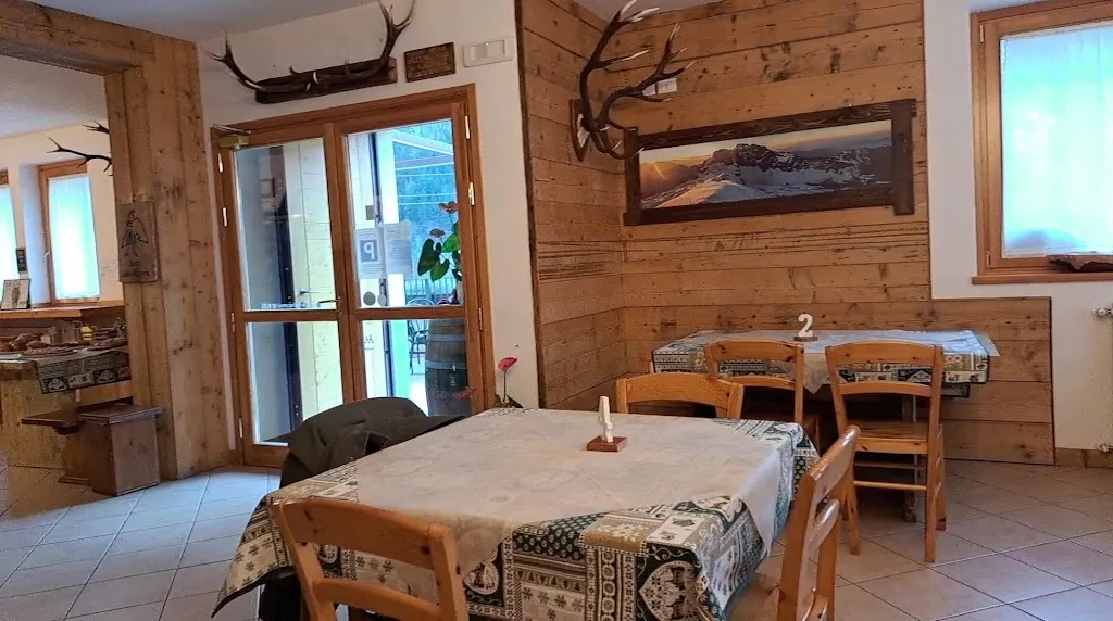 Baita Valle Azzurra - Ostello e ristorante_Oltressenda Alta_slider_image_2