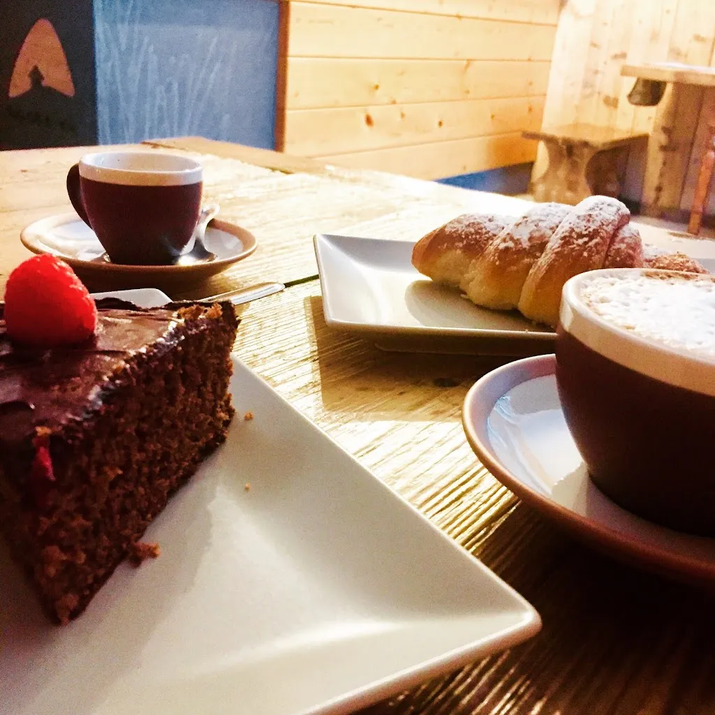 Baita Valle Azzurra - Ostello e ristorante_Oltressenda Alta_slider_image_3