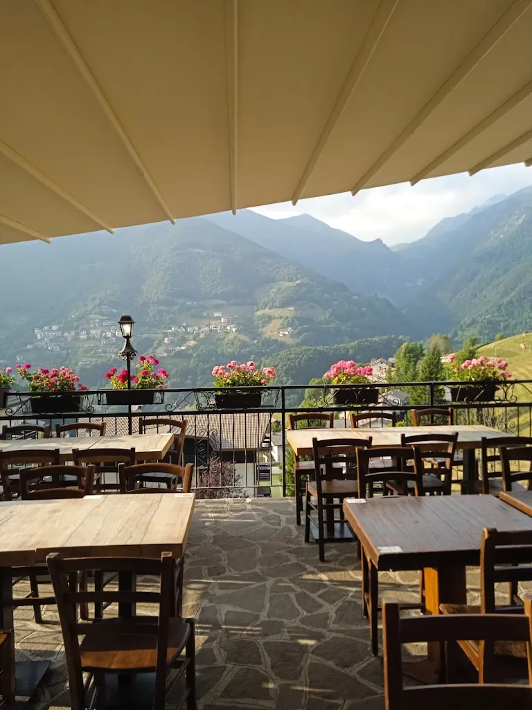 Pub Aurora_Oltre Il Colle_slider_image_3