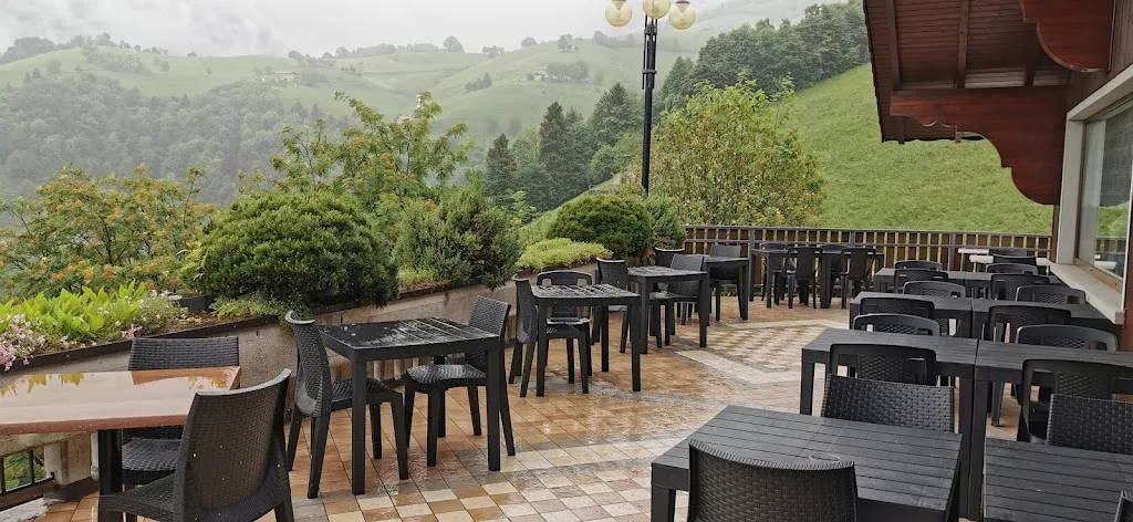 Ristorante - Pizzeria Quattro Cime restaurant in Oltre Il Colle