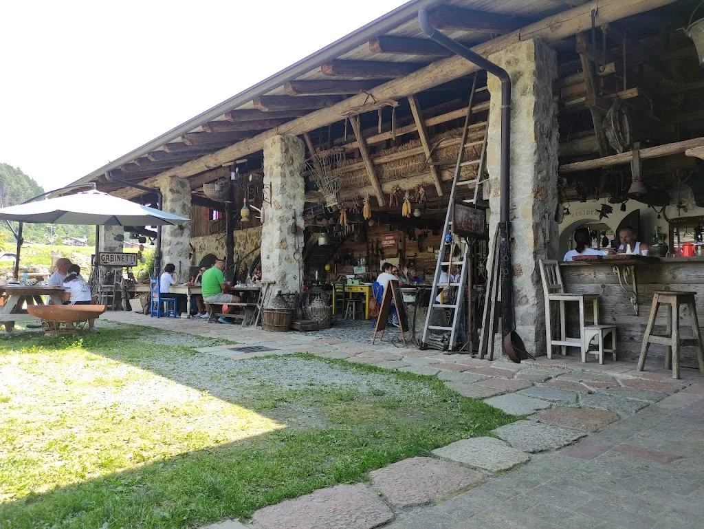 Agriturismo Malga Bassa restaurant in Onore