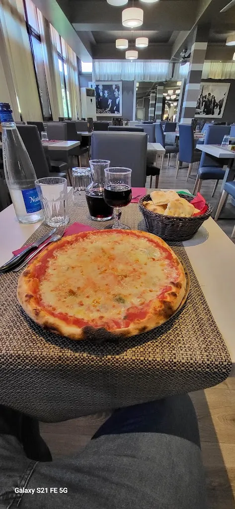 Tourlé la Pizzeria di Ossona_Ossona_slider_image_3