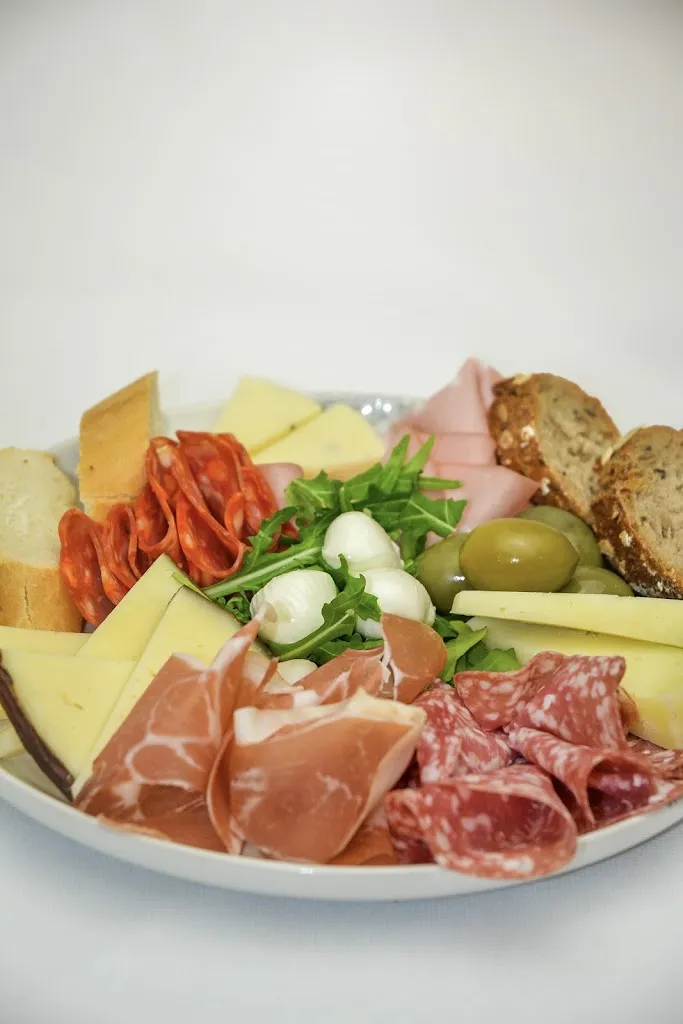 Tekeños e più restaurant in Capistrello