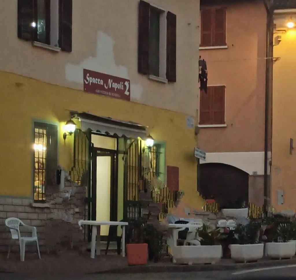 Spaccanapoli2 restaurant in Ostiano