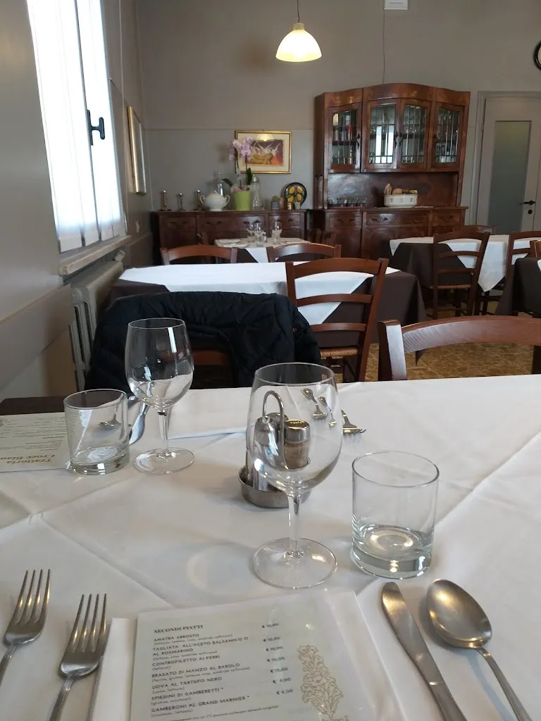 Trattoria Croce Bianca restaurant in Ostiano