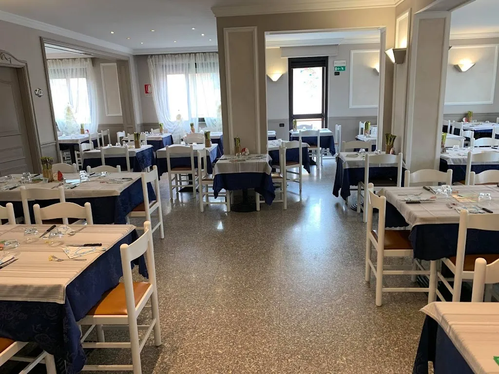 Hotel Ristorante Pizzeria Ponte Cherio restaurant in Palosco