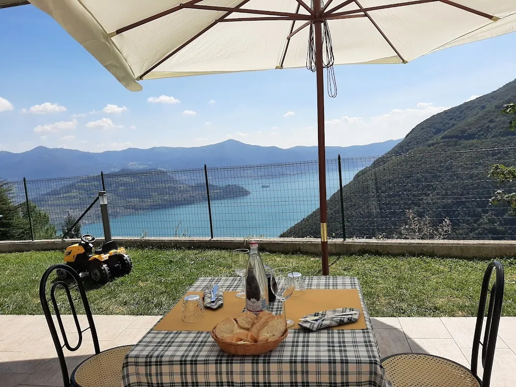 Agriturismo Belvedere restaurant in Parzanica