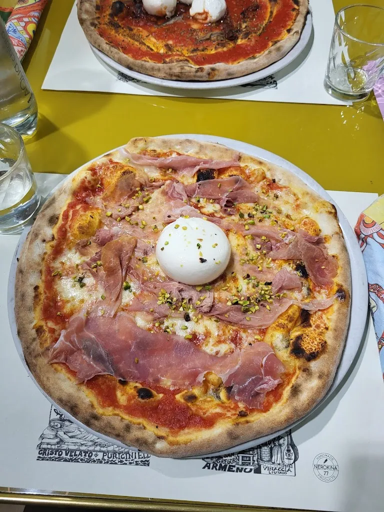 Pizzeria Spaccanapoli_Parona_slider_image_3