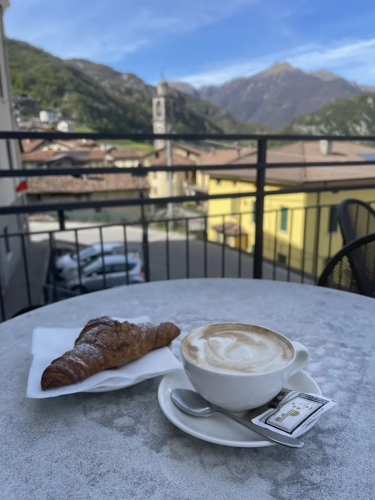 Kateryna Pisak_Cafè Le Monde_Pasturo_review