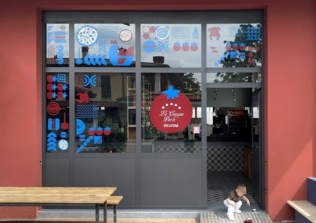 Passirano's Le cinque perle Pizzeria restaurant in Passirano