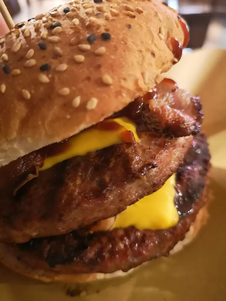 lizbeth diaz_Cium Cium Pub_Pavone del Mella_review