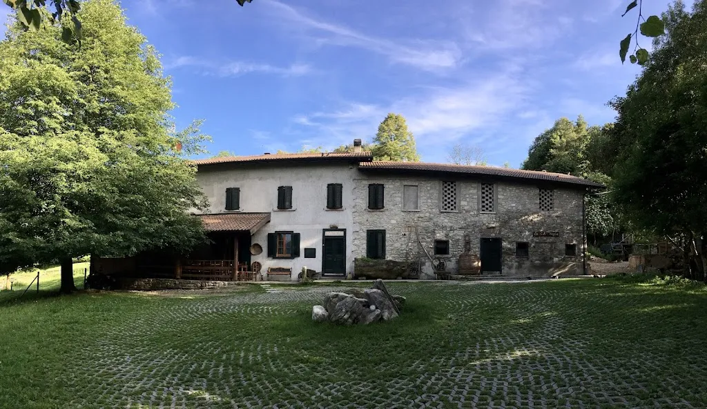 The Cá Vegia Farm_Pellio Intelvi_slider_image_1