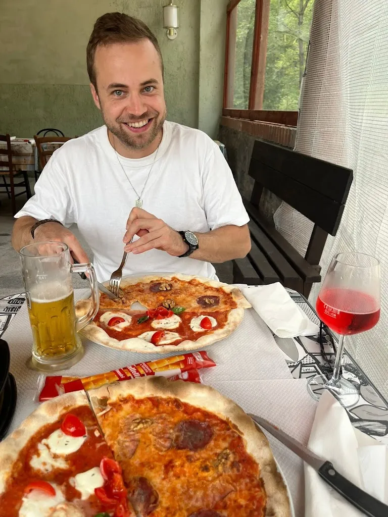 andreas b._Pizzeria La Bussola_Pertica Alta_review