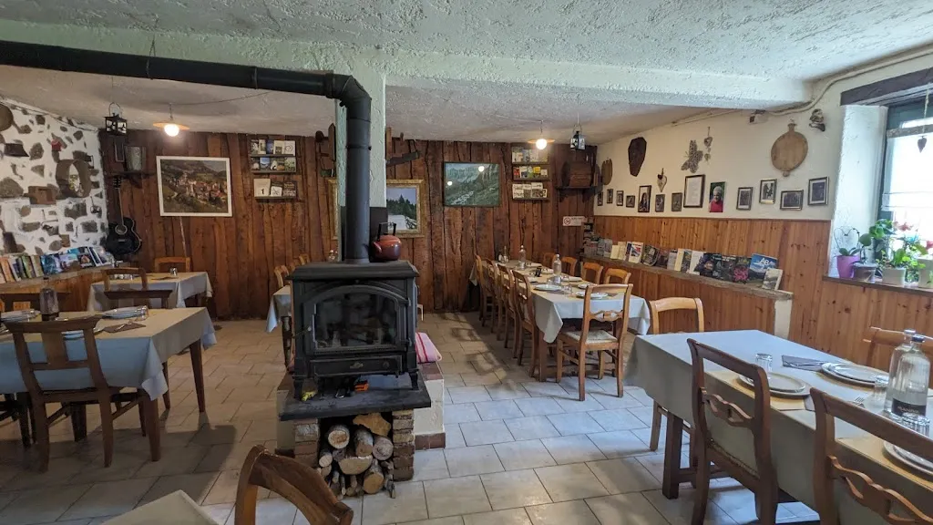 Yuri Carlenzoli_Rifugio amici miei_Pertica Bassa_review