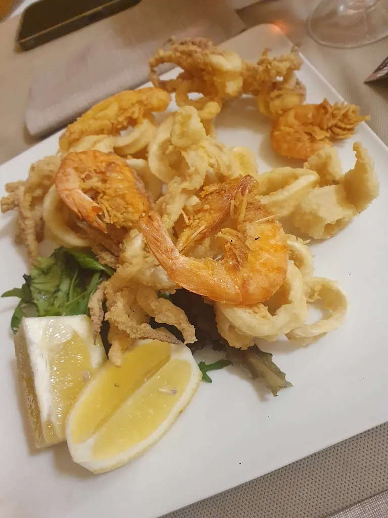 Elena Dé_Il Grande Buco Quadrato_Bitonto_recensione