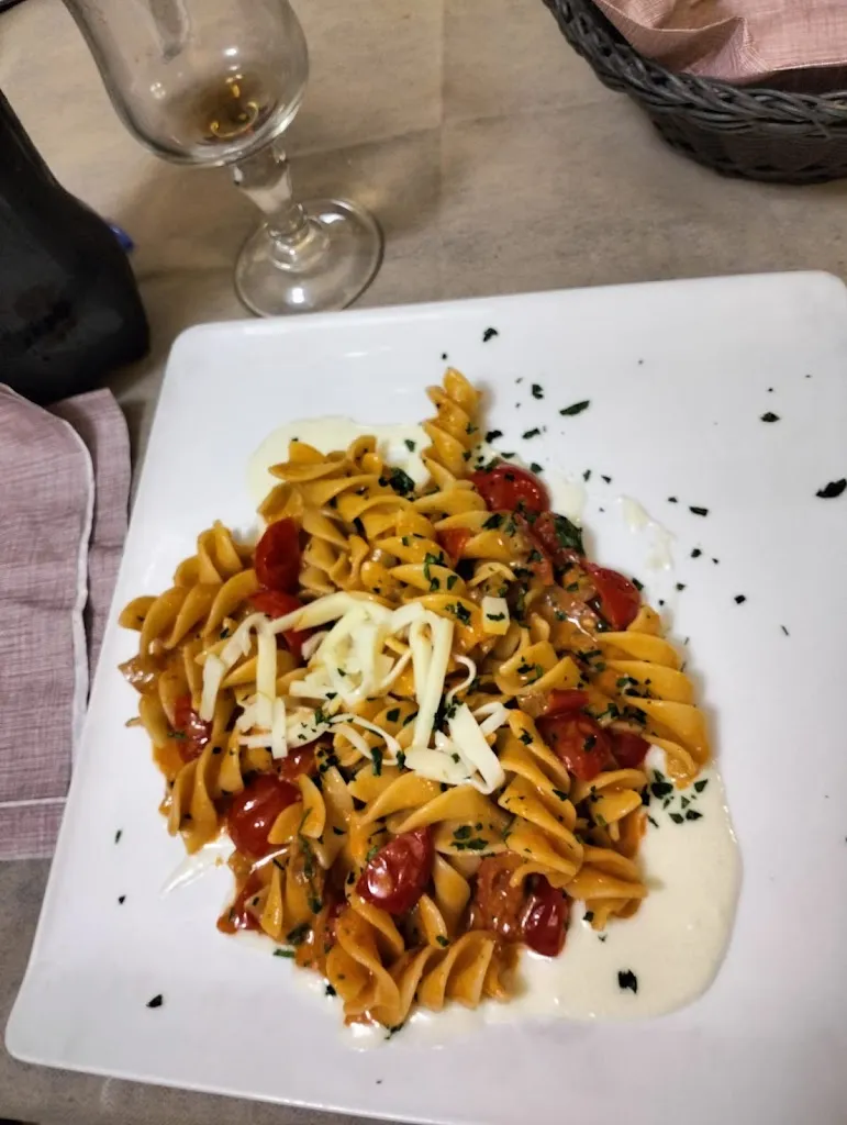 Vincenzo Natelli_Il Grande Buco Quadrato_Bitonto_recensione