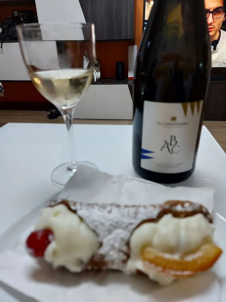 Cantina Scuropasso_Pietra de' Giorgi_slider_image_3