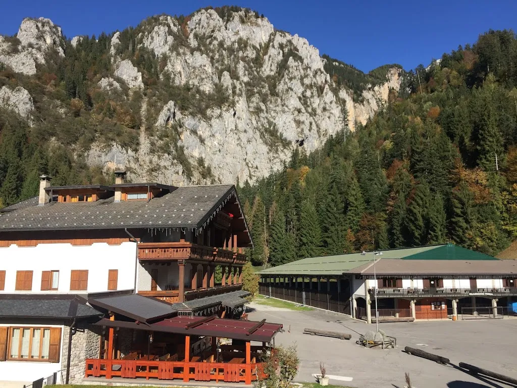 Hotel Le Pinete_Piazzatorre_slider_image_1