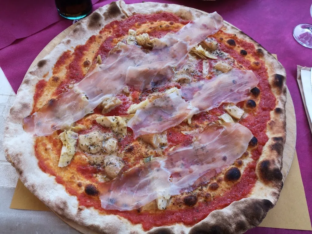 Alessandra Bellini_Pizzeria Bar Les Follies_Pieve di Coriano_review