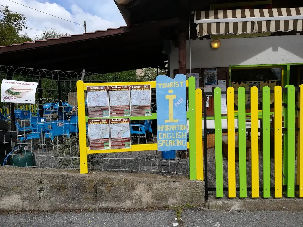 bar friends of mountains restaurant in Pigra