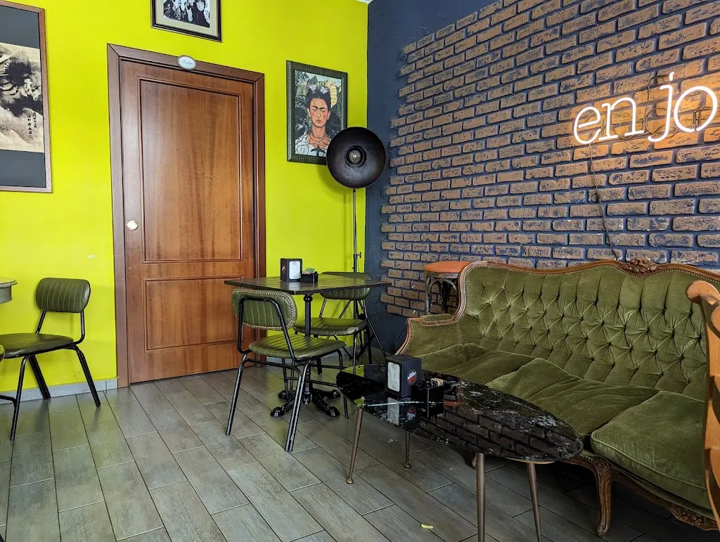 Mazzini Place restaurant in Bitonto