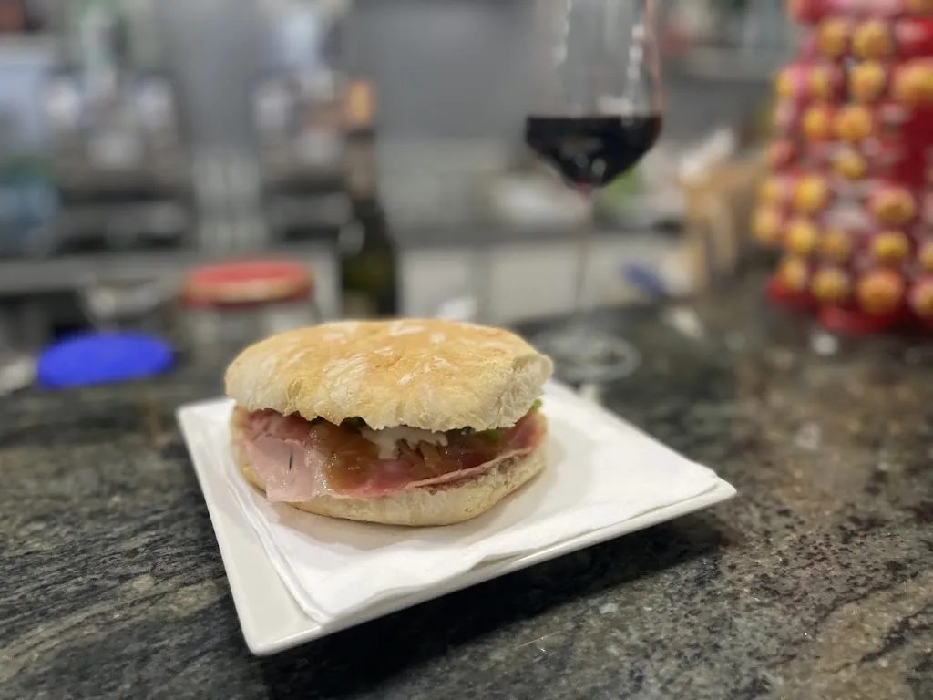 Daniele Gualeni_Bar Quendo_Pompiano_review