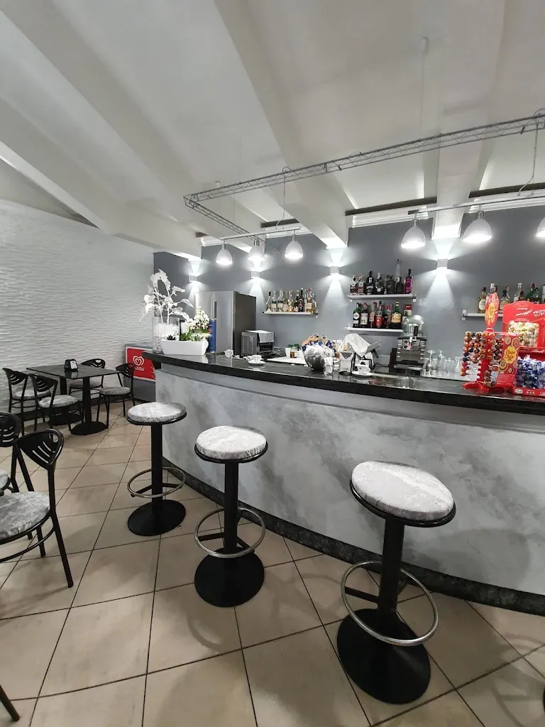 Matteo Vezzo_Bar Quendo_Pompiano_review