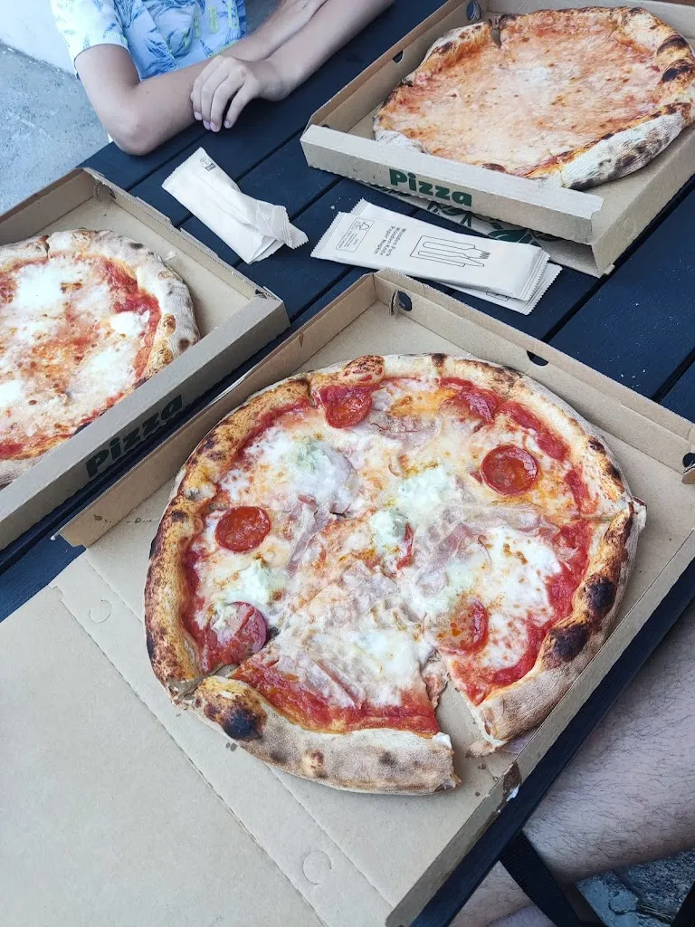 cajmer_Pizzeria La Tradizione da Giulio&Giulia Soldani_Ponte Caffaro_review