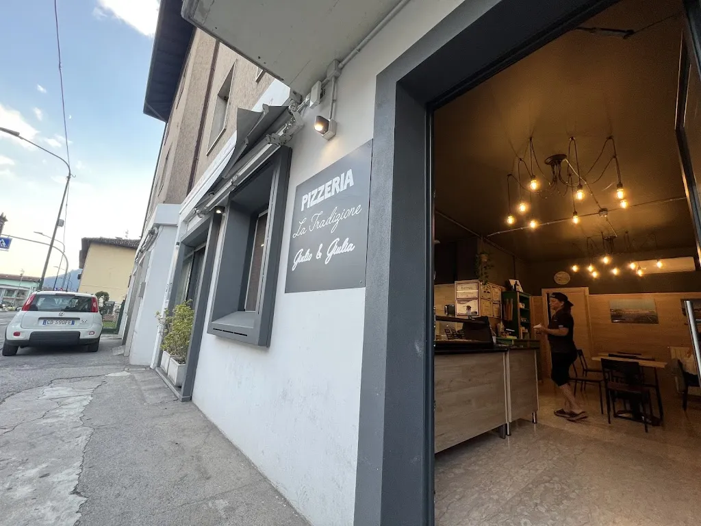 Pizzeria La Tradizione da Giulio&Giulia Soldani_Ponte Caffaro_slider_image_1