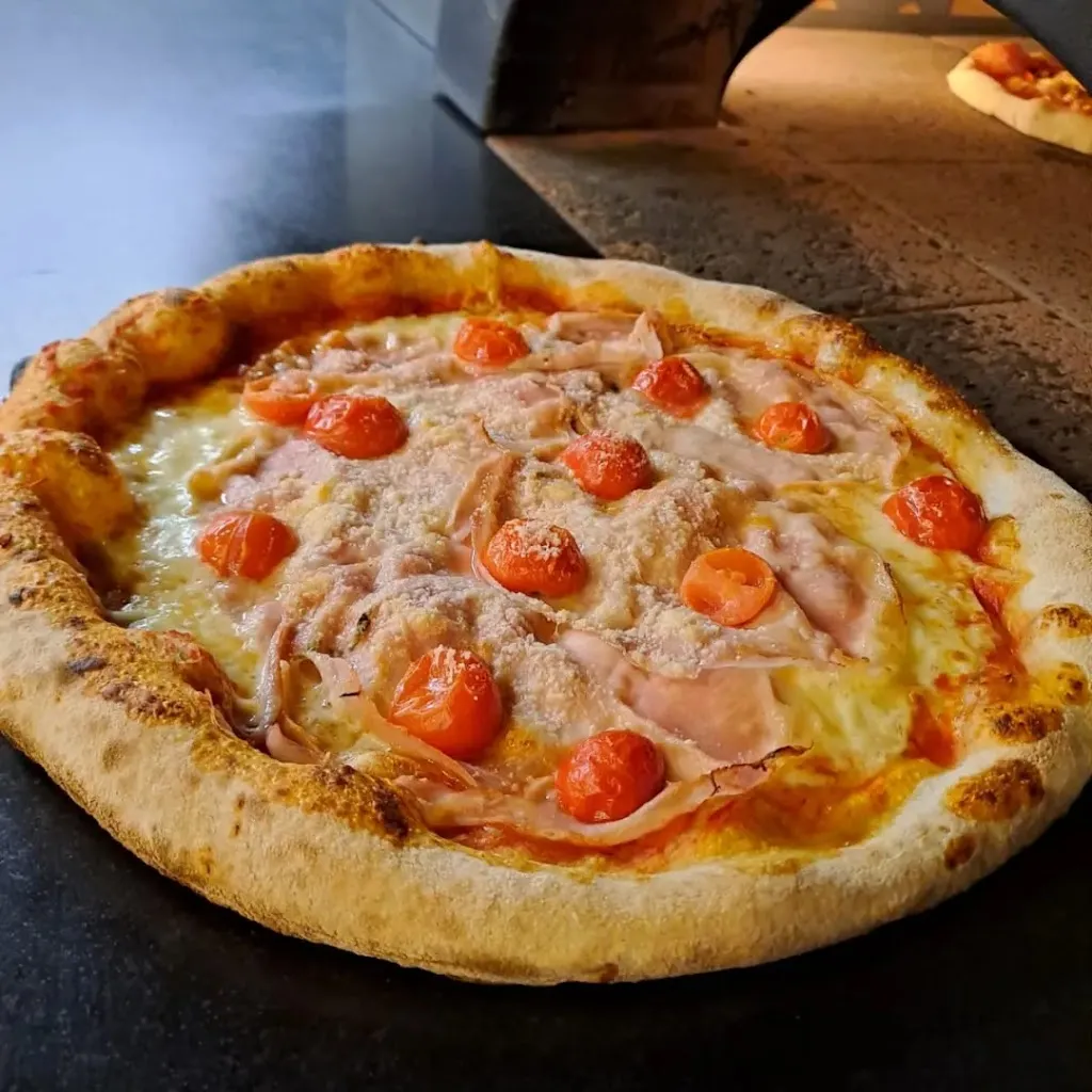 Pizzeria La Tradizione da Giulio&Giulia Soldani_Ponte Caffaro_slider_image_3