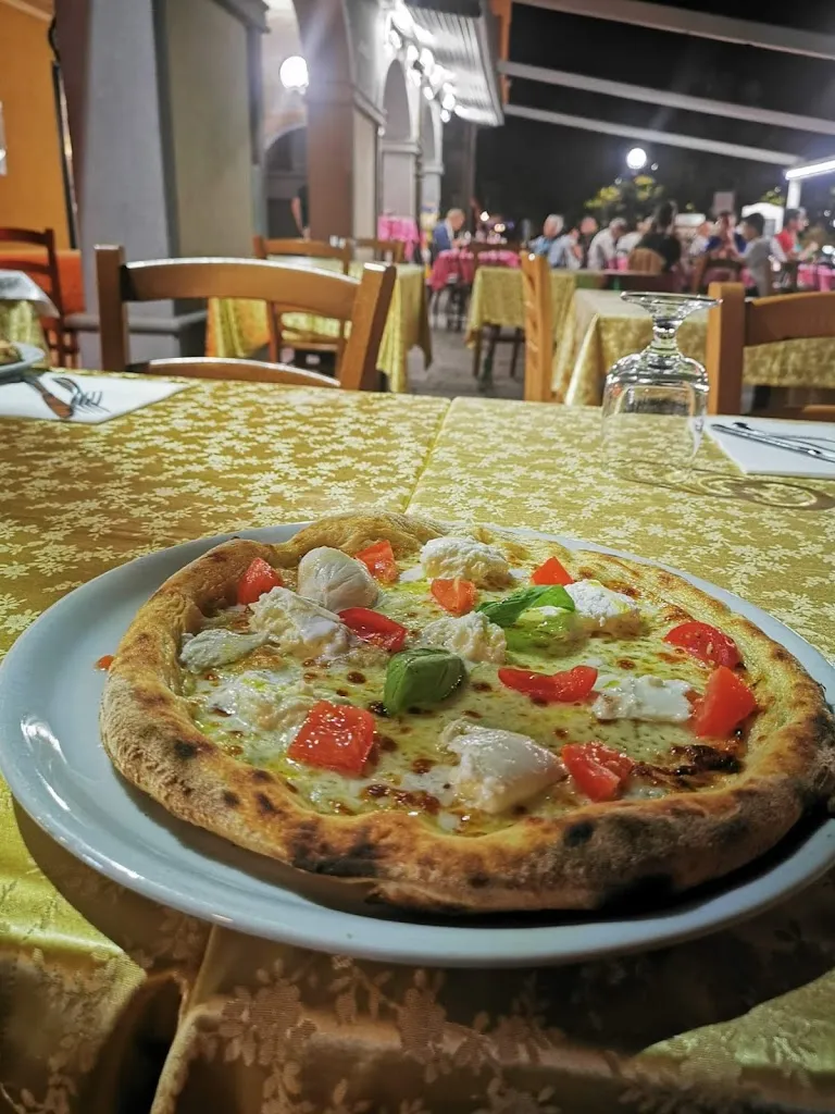 Ristorante Pizzeria Alla Vecchia Fontana_Ponte San Pietro_slider_image_2