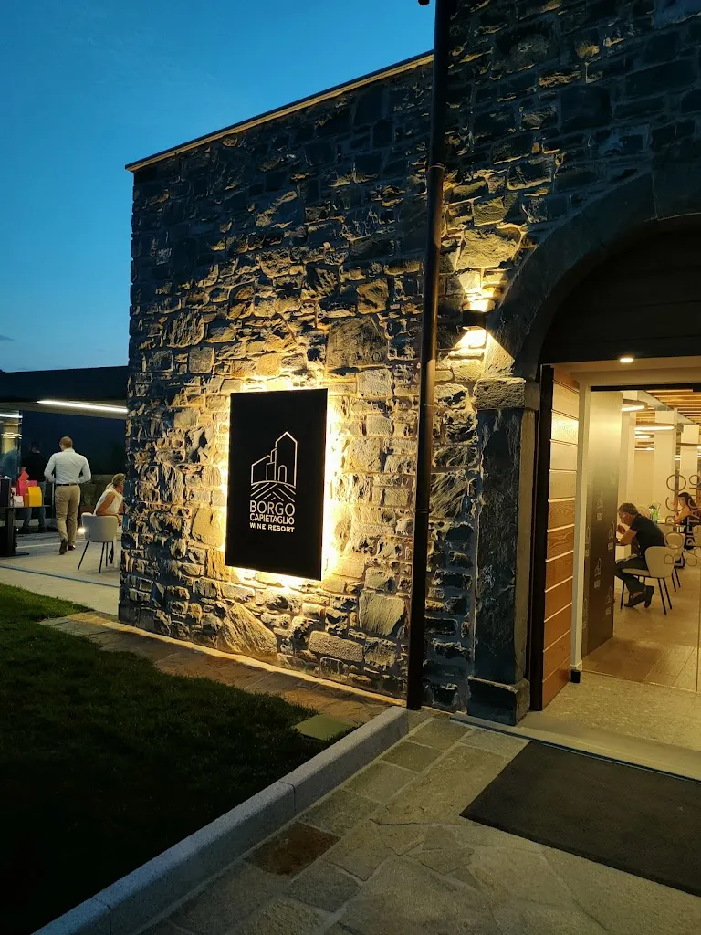 Stefano_Borgo Capietaglio Wine Resort - Cantina Tellurit_Pontida_review