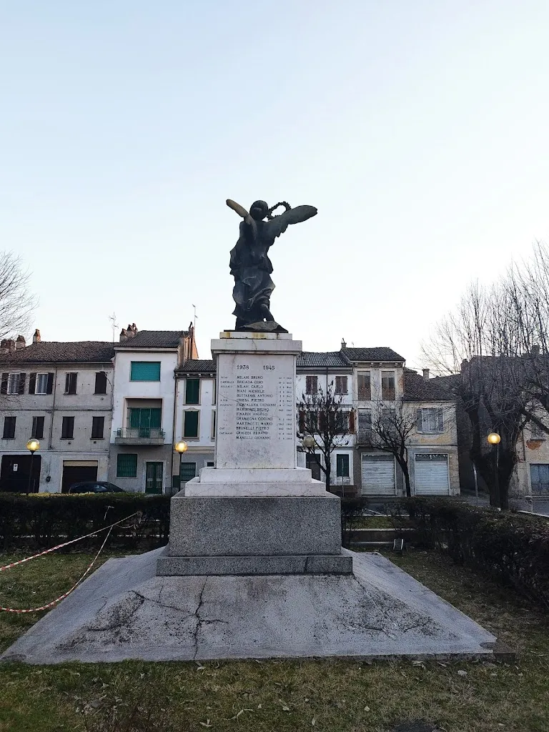 Bar della Piazza di Hu Jianjian_Portalbera_slider_image_2