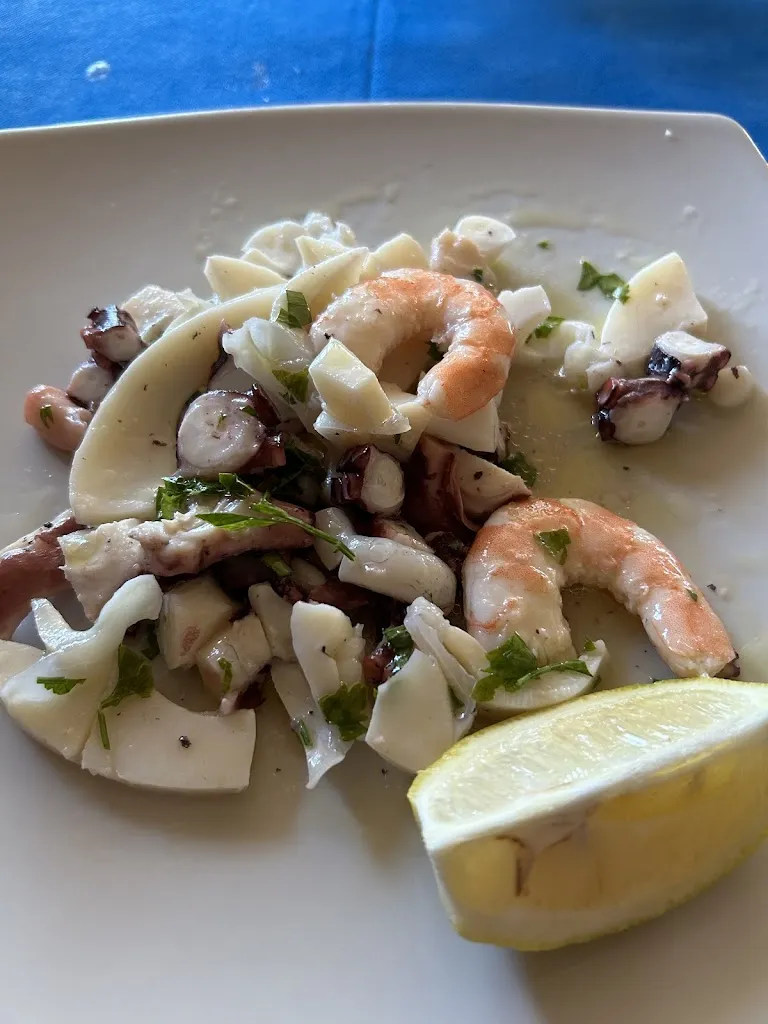 Höflich bleiben_La Fontana_Cagnano Varano_review