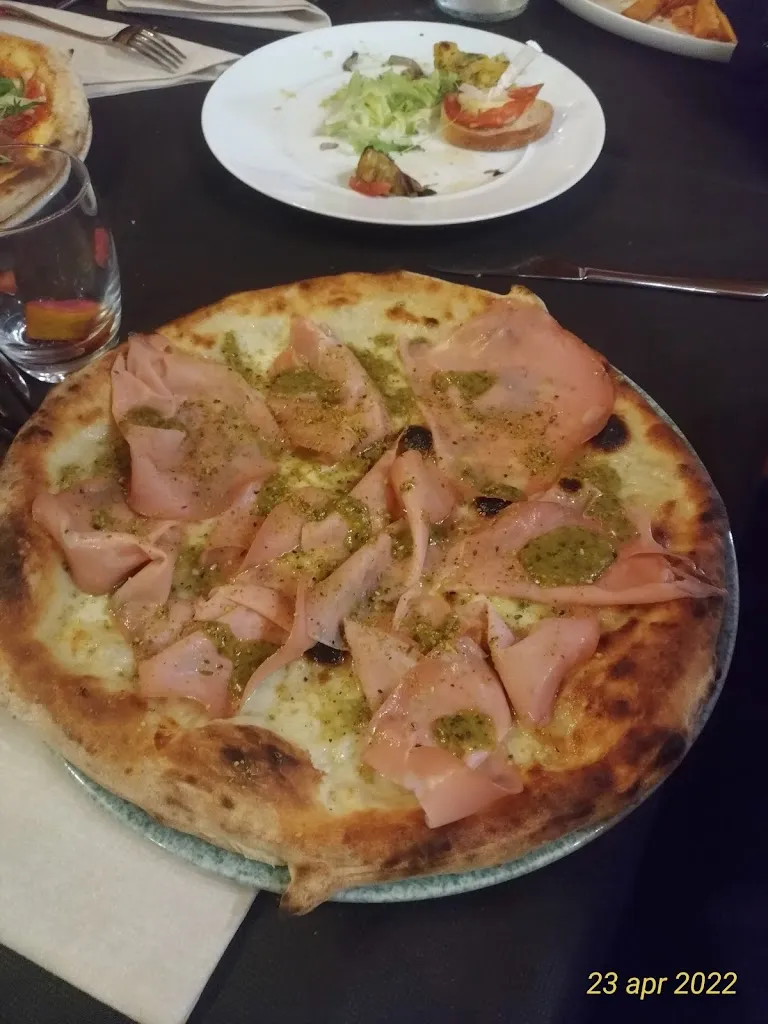 Angelo Raffaele Ferri_Da Sasà Pizzeria - hamburgheria_Portalbera_review