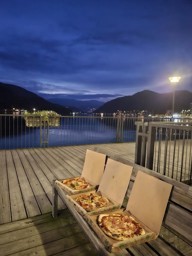 Nóra Knapik_AL POSTO GIUSTO - PORTO CERESIO_Porto Ceresio_review