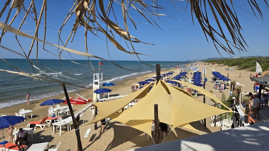 Luigi Bove_L'isola dei Sapori Beach_Cagnano Varano_review