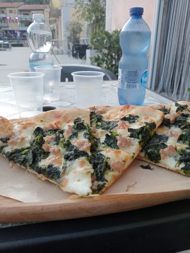 Francesco Turoli_L'angolo Della Pizza di Turchetta Anna_Capistrello_review