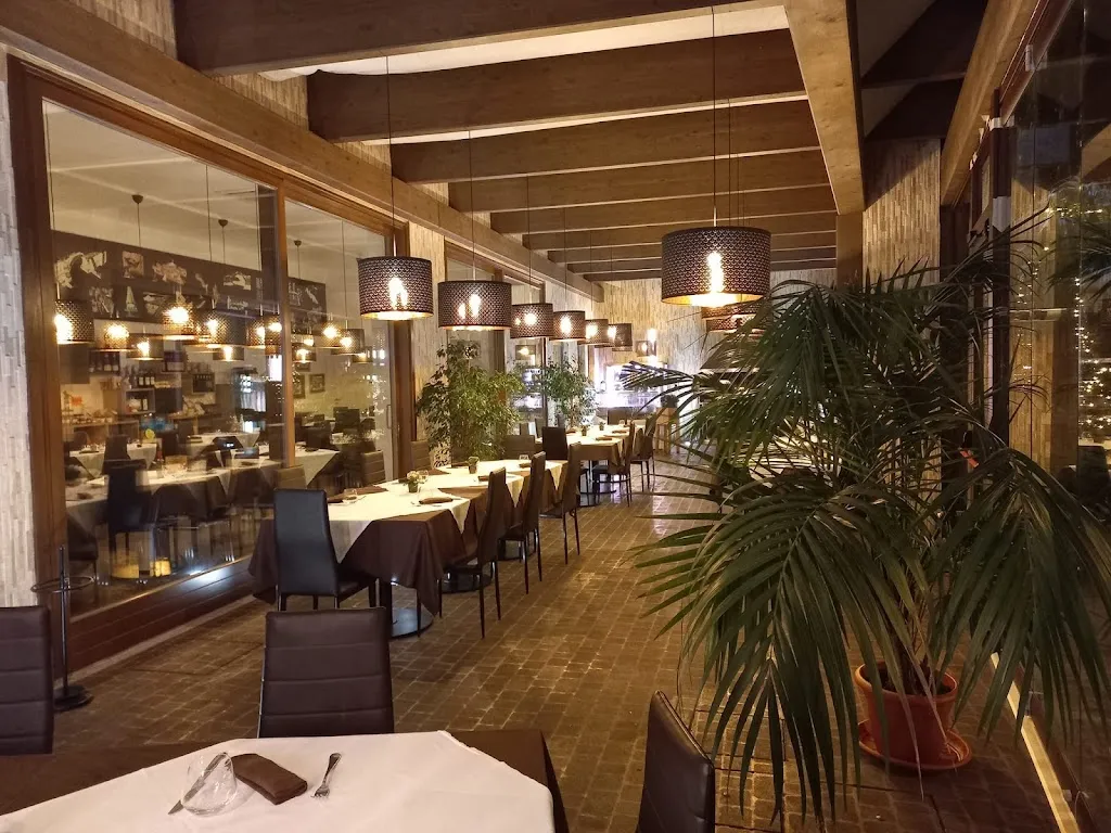 TEKNA CAFÈ restaurant in Renate