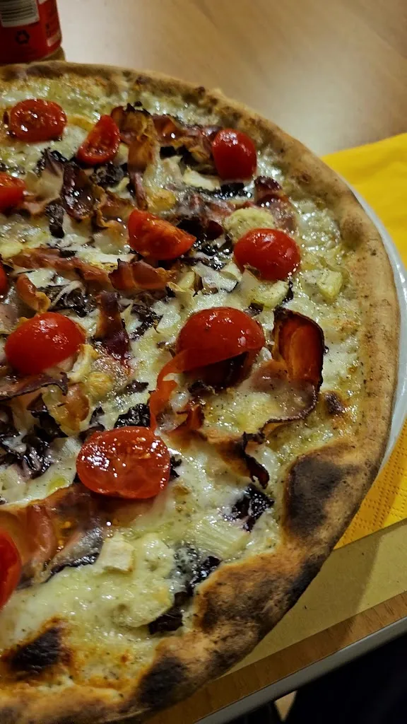 Pizzeria Lucky Star Guagenti Alessandro_Renate_slider_image_2