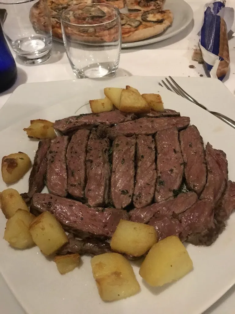 Paxton W. Stewart_Pizzeria Le Colonne Restaurant_Ripalta Nuova_review