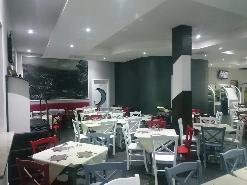 Mezzaluna restaurant in Robbio